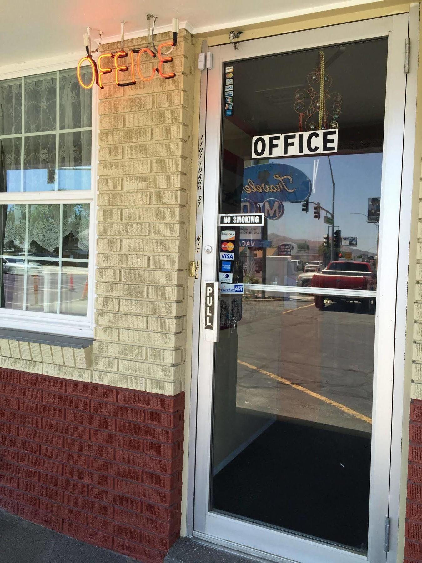 Travelers Motel Elko Bagian luar foto
